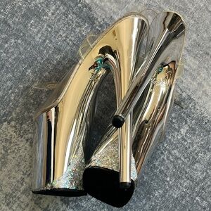 Gorgeous 8” silver pleaser with custom glitter details in sz 8